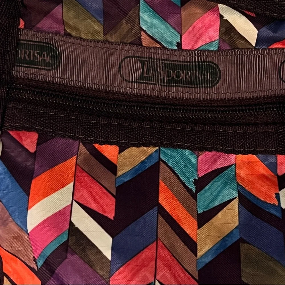 LESPORTSAC Deluxe Everyday Bag with Matching Pouch Shoulder or Crossbody Chevron - Picture 6 of 11